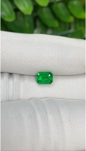 0.36 carat GREEN Emerald Smaragdas (1)
