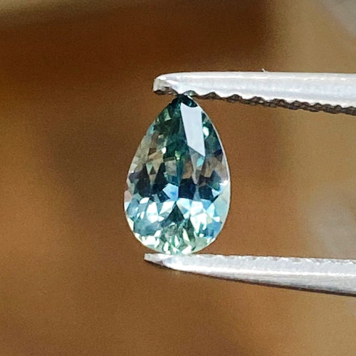 0.5 carat GREEN Pear Safyras (1)
