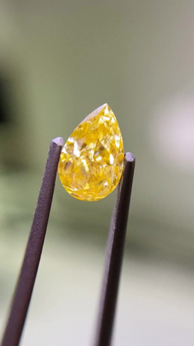 0.5 carat Fancy Intense Orangey Yellow-SI2 Natūralus Pear Deimantas (1)