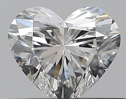 0.42 carat E-VVS2 Natūralus Heart Deimantas (1)