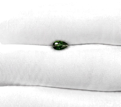 0.63 carat GREEN Pear Safyras (1)