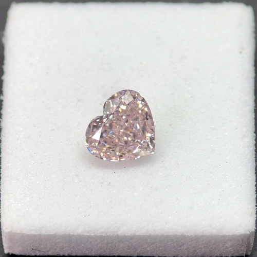 0.3 carat Fancy Light Orangey Pink-SI2 Natūralus Heart Deimantas (1)