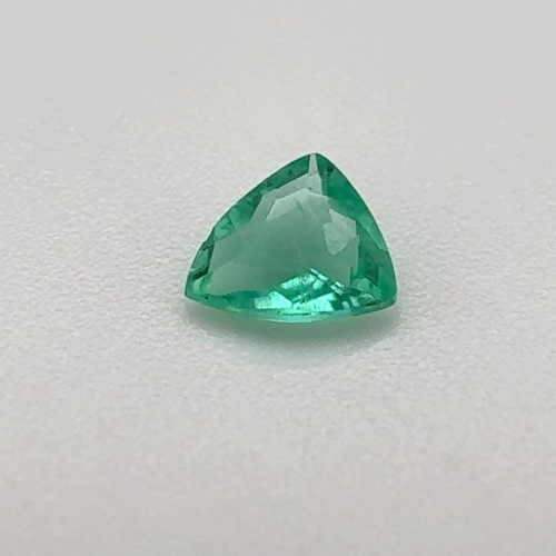 0.195 carat GREEN Trilliant Smaragdas (1)