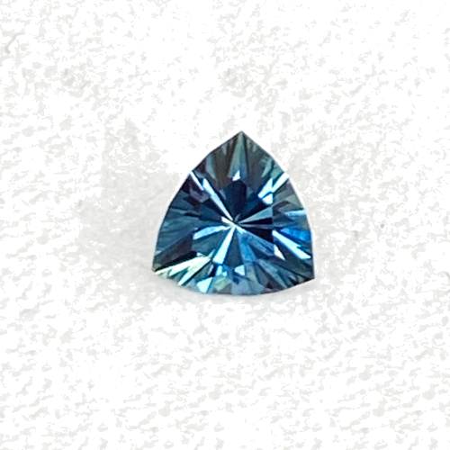 0.64 carat GREEN Trilliant Safyras (1)