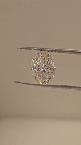 3.01 carat H-VS2 Natūralus Oval Deimantas (1)