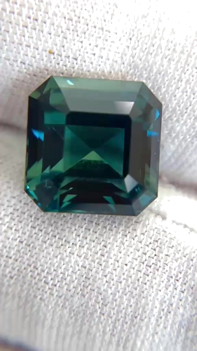 11.52 carat GREEN Emerald Safyras (1)