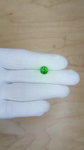 1.35 carat GREEN Round Smaragdas (1)