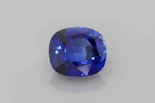 4.78 carat BLUE Cushion Safyras (1)