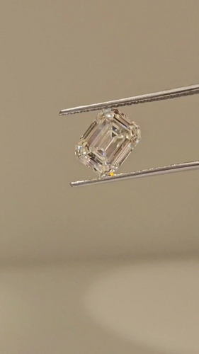 2.01 carat K-VS1 Natūralus Emerald Deimantas (1)