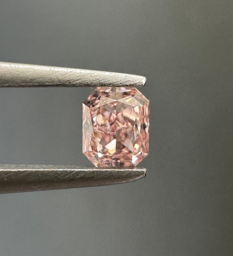 0.24 carat Fancy Pink-SI2 Natūralus Radiant Deimantas (1)