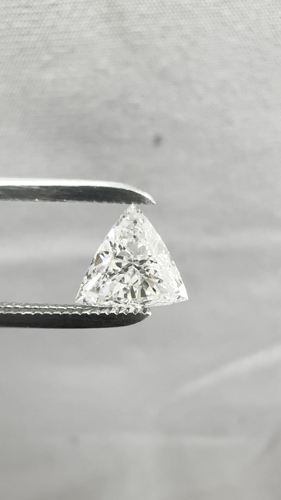 0.52 carat J-VVS2 Natūralus Triangular Deimantas (1)