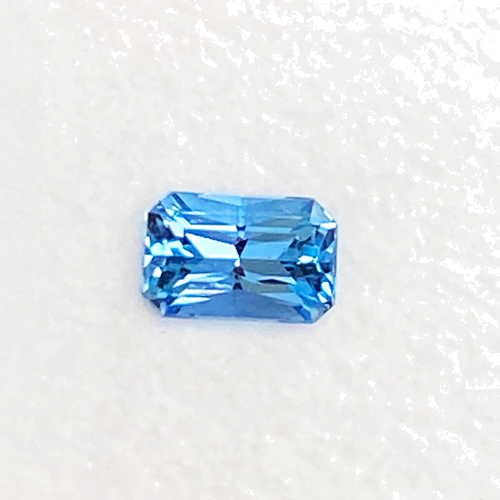 0.68 carat BLUE Emerald Aquamarine (1)