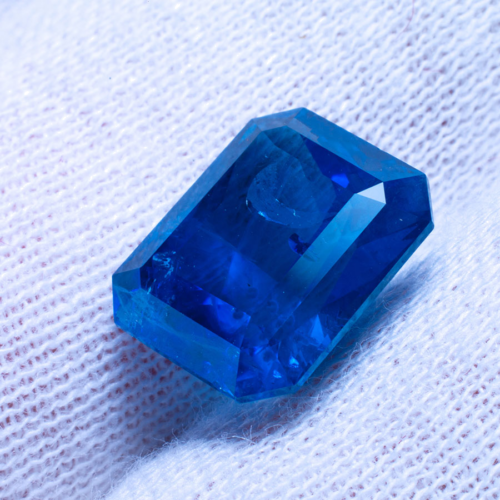 6,72 ct. Sapphire Royal blue (6)