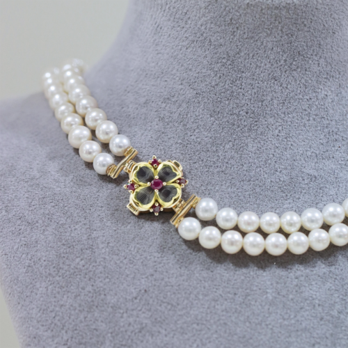 Pearl necklace with a four-leaf clover inlaid with rubies ROYAL CLOVER (3)