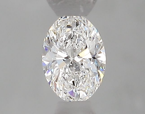 0.37 carat E-VS1 Natūralus Oval Deimantas (1)