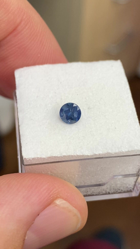 0.53 carat BLUE Round Safyras (1)