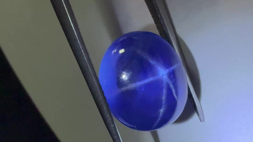 11.27 carat BLUE CABOCHON cut Oval Safyras (1)