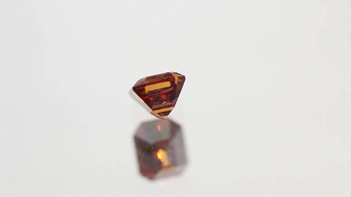 0.47 carat Fancy Deep Orange-SI1 Natūralus Emerald Deimantas (1)