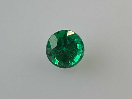 0.53 carat GREEN Round Smaragdas (1)