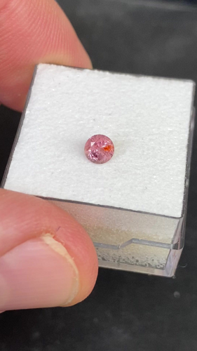 0.38 carat MULTI_COLOR Round Safyras (1)