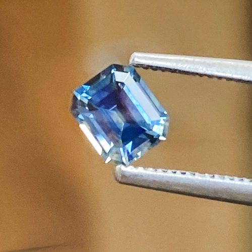 0.56 carat BLUE Emerald Safyras (1)