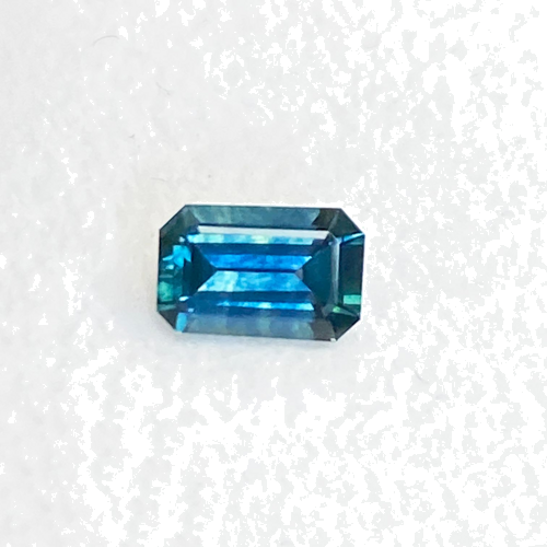 0.52 carat GREEN Emerald Safyras (1)