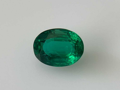 5.61 carat GREEN Oval Smaragdas (1)
