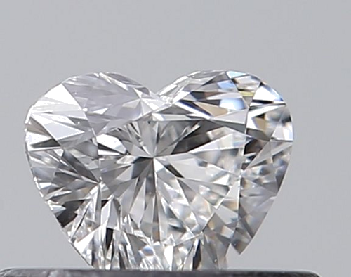 0.32 carat E-VVS2 Natūralus Heart Deimantas (1)