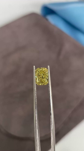 1.55 carat Fancy Yellow-VS2 Natūralus Radiant Deimantas (1)