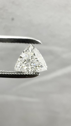 0.56 carat I-SI1 Natūralus Triangular Deimantas (1)