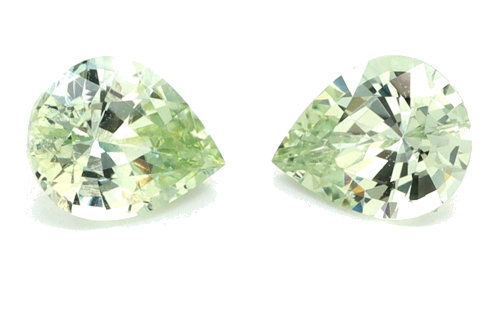 0.69 carat GREEN Pear Safyras (1)