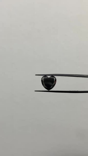 4.81 carat Fancy Black-VVS2 Natūralus Heart Deimantas (1)