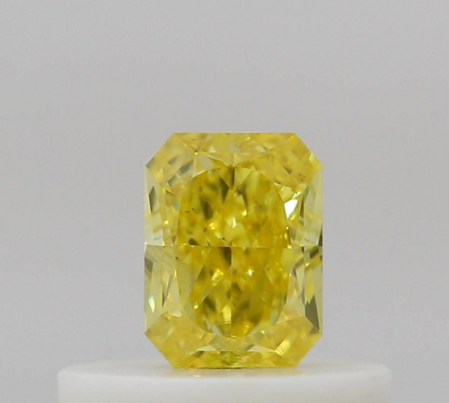 0.31 carat Fancy Vivid Yellow-VS2 Natūralus Radiant Deimantas (1)