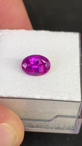 1.64 carat PINK Oval Safyras (1)