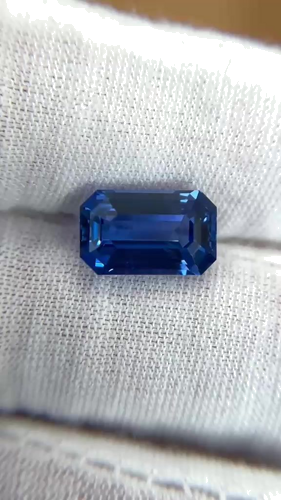 7.07 carat BLUE Emerald Safyras (1)
