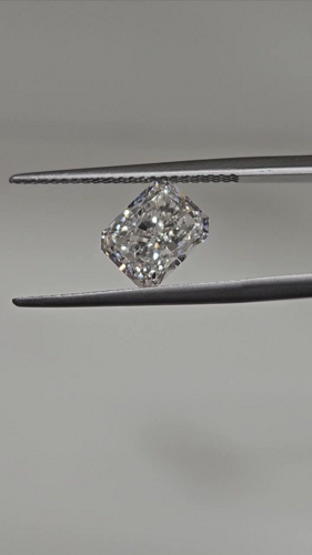 2.01 carat G-VS2 Natūralus Radiant Deimantas (1)