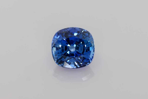 5.23 carat BLUE Cushion Safyras (1)