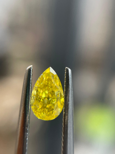 0.5 carat Fancy Vivid Yellow-VS2 Natūralus Pear Deimantas (1)