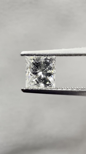 0.95 carat H-VS1 Natūralus Princess Deimantas (1)
