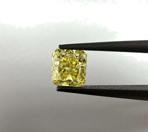 0.5 carat Fancy Intense Yellow-VS1 Natūralus Radiant Deimantas (1)