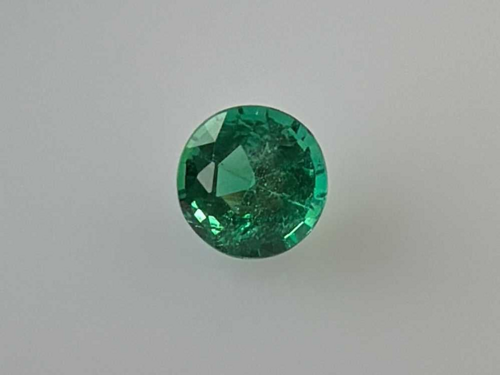 0.58 carat GREEN Round Smaragdas (1)