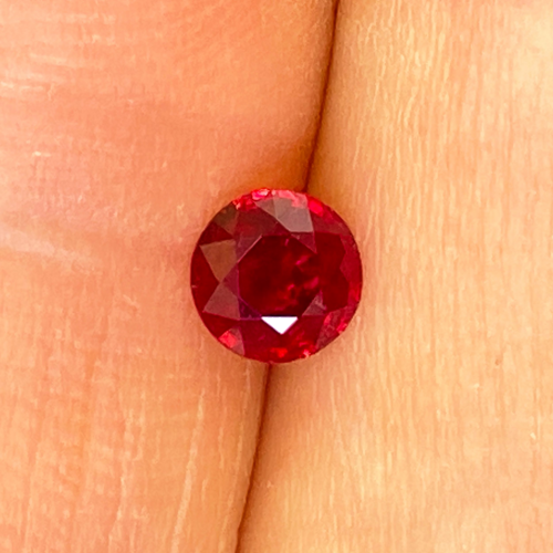 0.66 carat RED Round Rubinas (1)