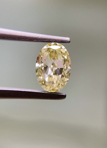 1.01 carat Fancy Light Brownish Yellow-VS2 Natūralus Oval Deimantas (1)