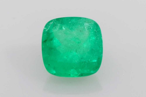 0.64 carat GREEN Cushion Smaragdas (1)