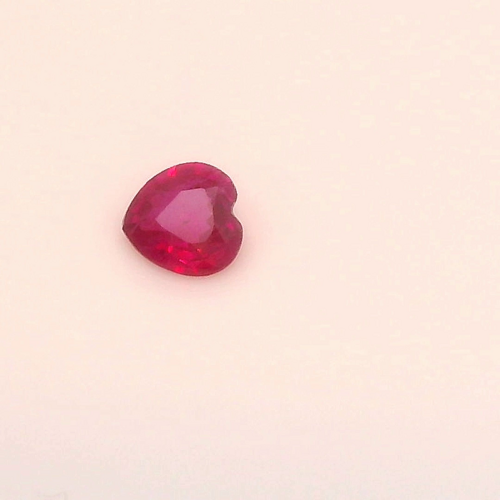 0.1 carat RED Heart Rubinas (1)