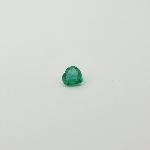 0.69 carat GREEN Heart Smaragdas (1)
