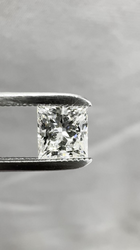 0.64 carat I-VS2 Natūralus Princess Deimantas (1)