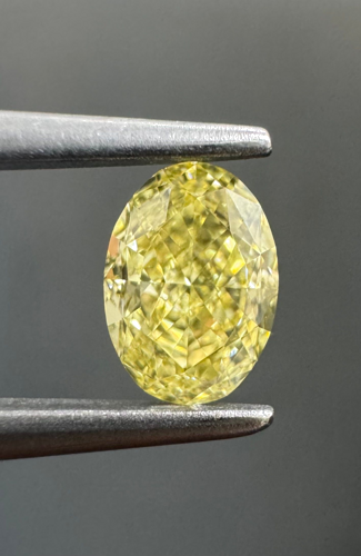0.51 carat Fancy Intense Yellow-VS2 Natūralus Oval Deimantas (1)