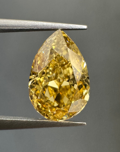 1.5 carat Fancy Deep Brownish Yellow-VS1 Natūralus Pear Deimantas (1)