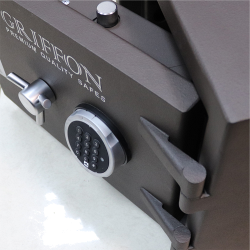 Burglar-proof and fireproof safe Class I with e-lock CLE III.37.E (160 kg) (5)